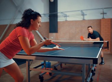 Różnica między okładzinami paletowymi a łopatkami do tenisa stołowego